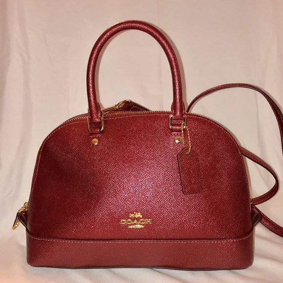 Shimmer with this awesome Coach party bag - Picture 1 of 3